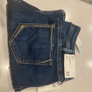 NEW! Silver jeans size 32x29. Elyse slim bootcut jean. New with tags